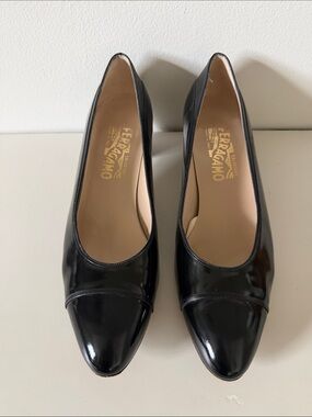 Salvatore Ferragamo Black Patent Leather Round-Toe Pumps. Sz 10AA